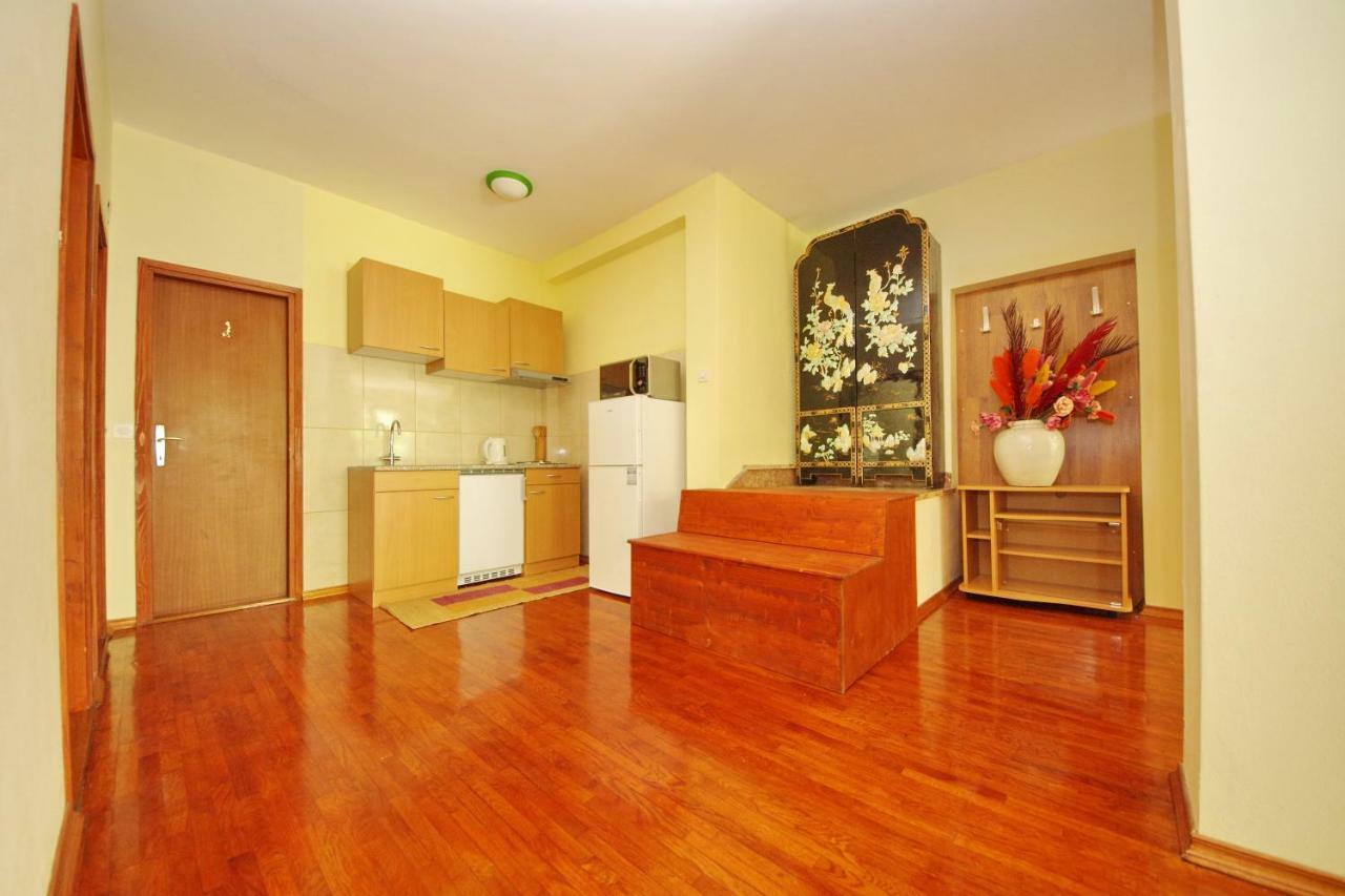 Apartments Eduard Vrsi Εξωτερικό φωτογραφία