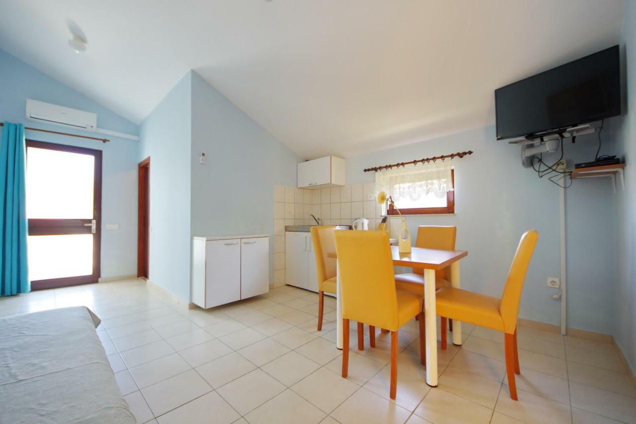 Apartments Eduard Vrsi Εξωτερικό φωτογραφία
